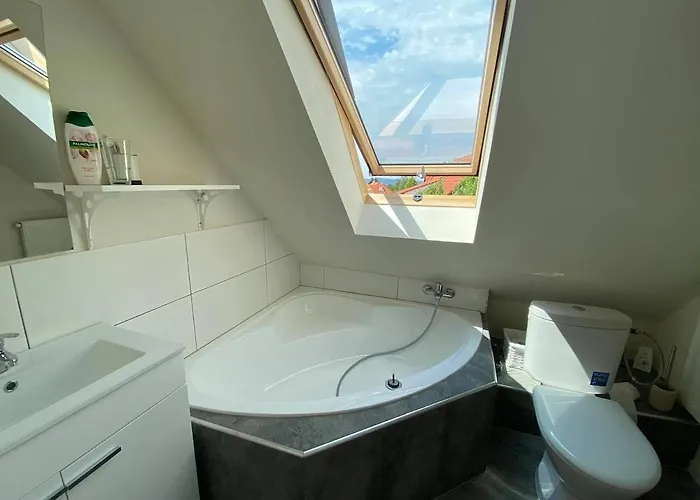 Ravenswood Apartment *